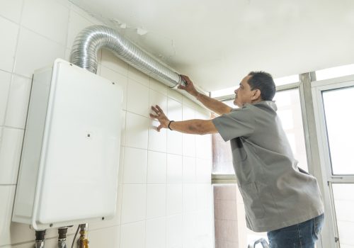 He is 60 years old. Brazilian.
The heater uses the gas to heat the water